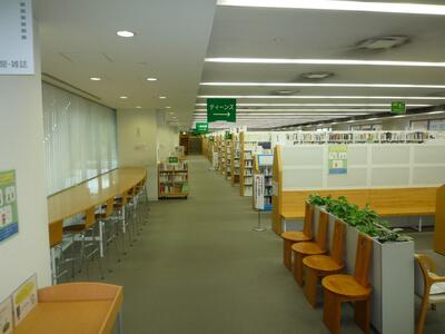 右京中央図書館外観