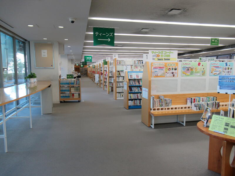 右京中央図書館写真