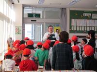 図書館見学の様子①