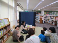 赤ちゃん絵本の会の様子1