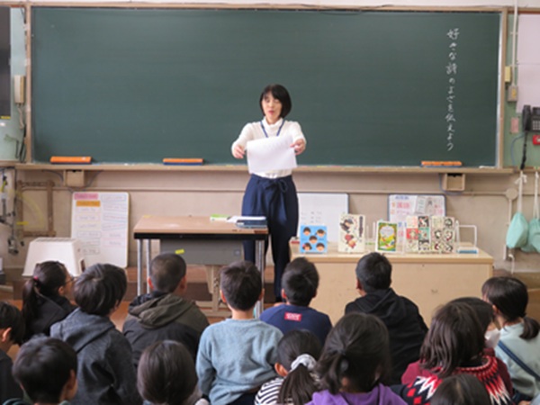 養正小学校5年生へのブックトークの様子です。