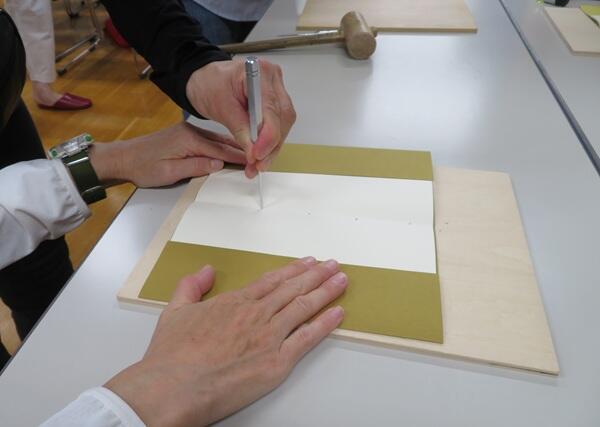 目打ち作業の様子です。