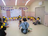 絵本の読み聞かせの様子