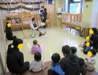 読み聞かせの様子