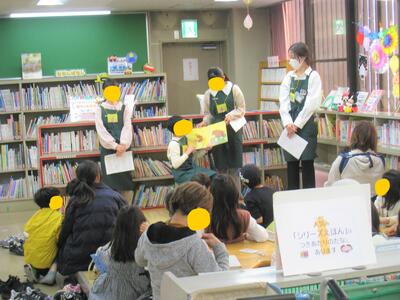 おたのしみ会の様子