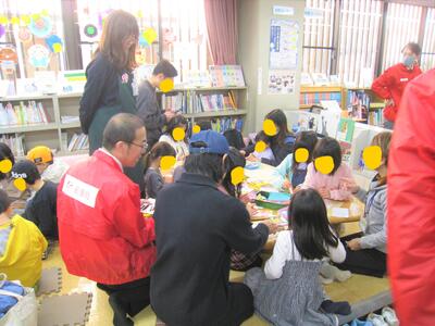 おたのしみ会の様子