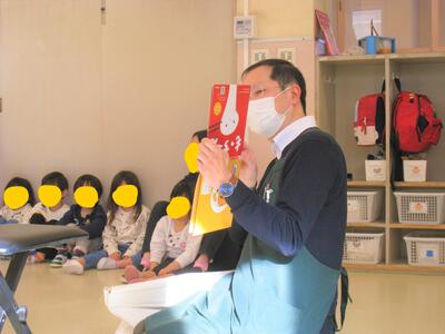 読み聞かせの様子