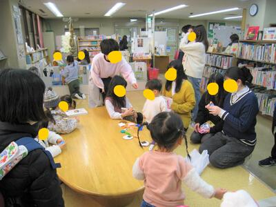 おたのしみ会の様子