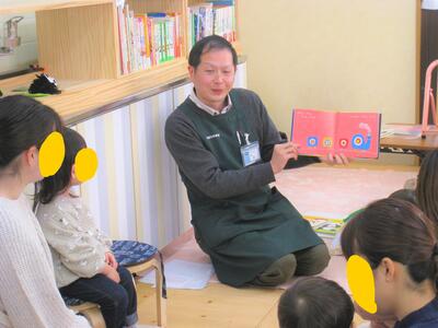 読み聞かせの様子