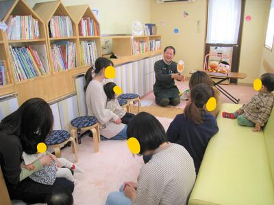 読み聞かせの様子