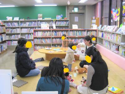 あかちゃんのおたのしみ会の様子