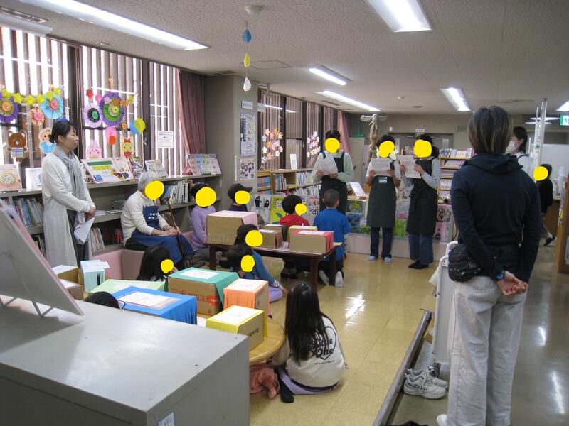 子ども司書による全体説明の様子