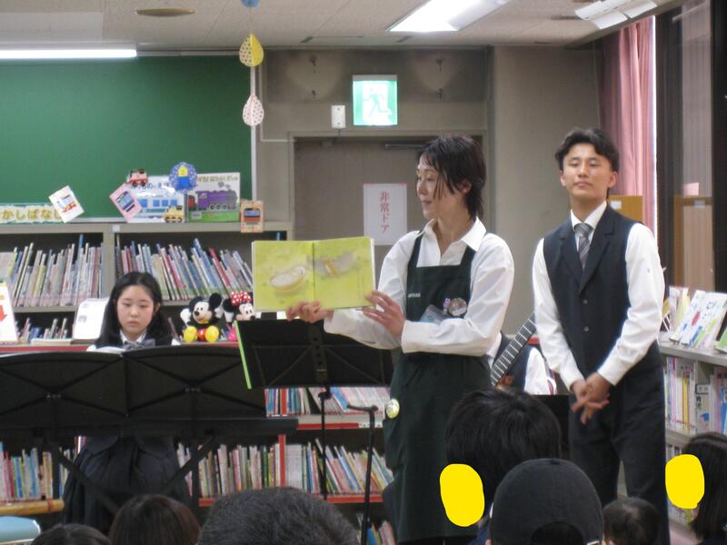 0歳からの絵本コンサートの様子