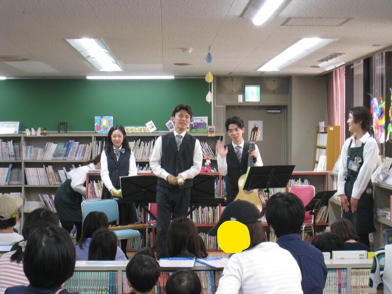 ０歳からの絵本コンサートの様子