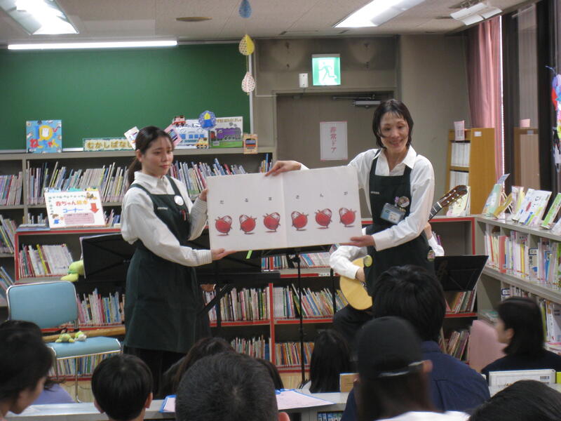 ０歳からの絵本コンサートの様子