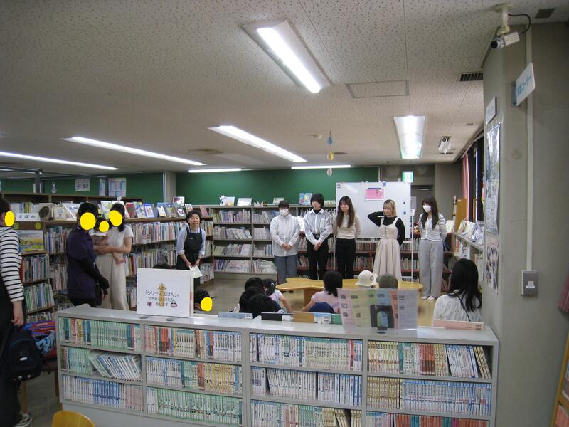 京都女子大学児童サービス論受講生による「おたのしみ会」～その①～の様子