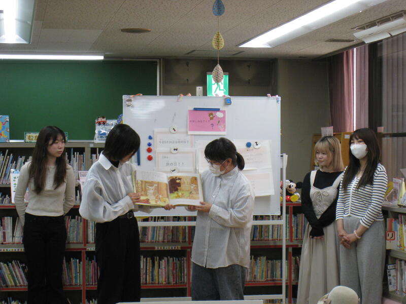 読み聞かせの様子