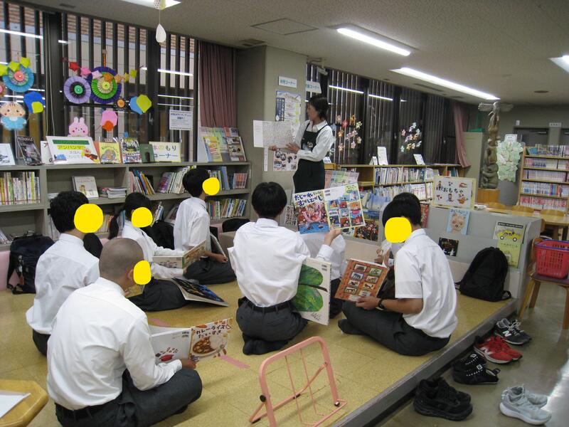 読み聞かせ講座の様子