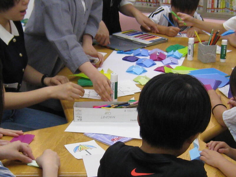 折り紙・塗り絵の様子