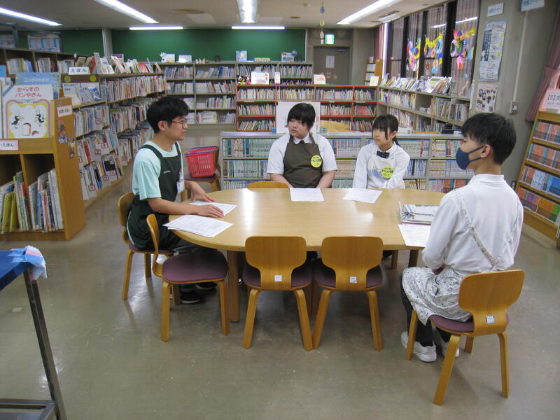 レファレンス体験の様子