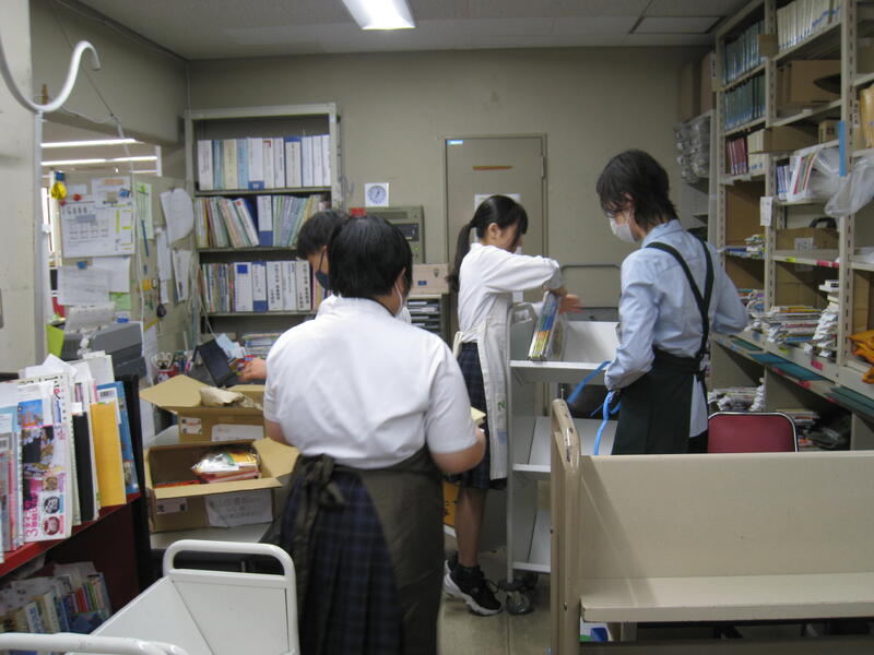 新着本 受入れの様子