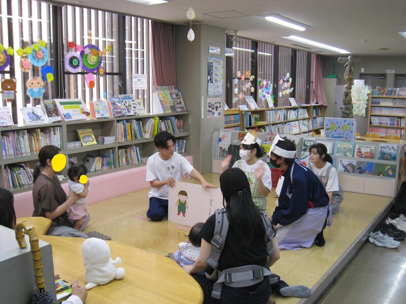 東山総合支援学校の読み聞かせの様子
