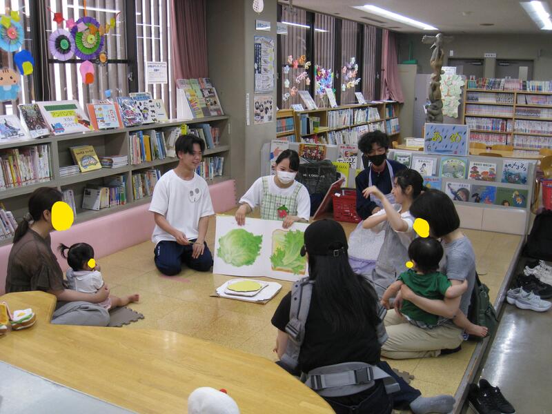 東山総合支援学校の読み聞かせの様子