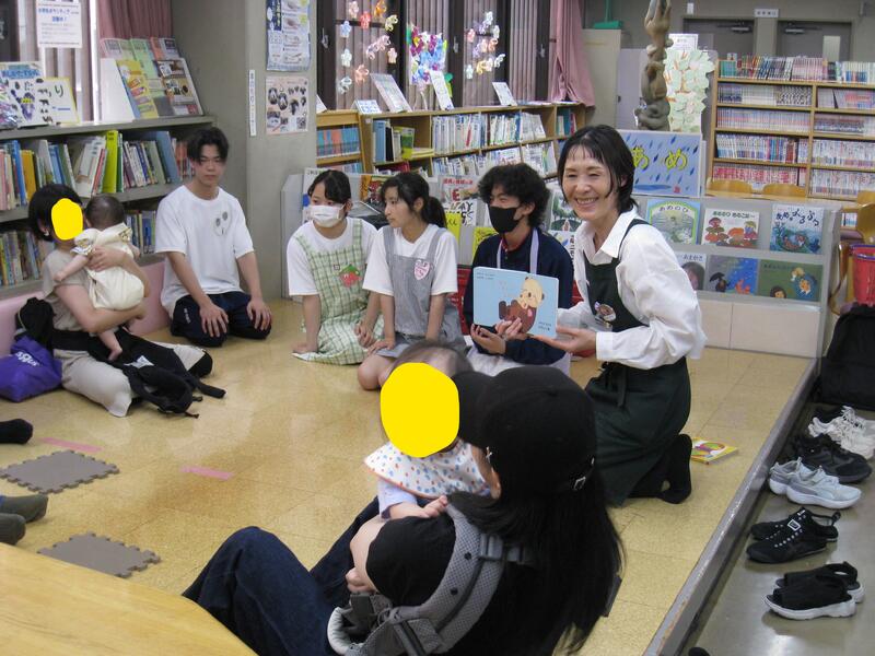 ふれあい遊びの様子