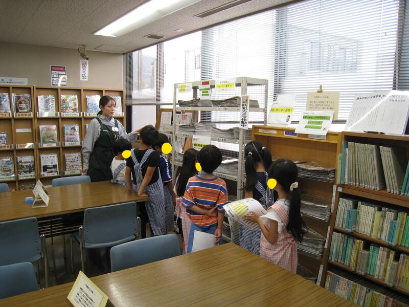館内案内の様子