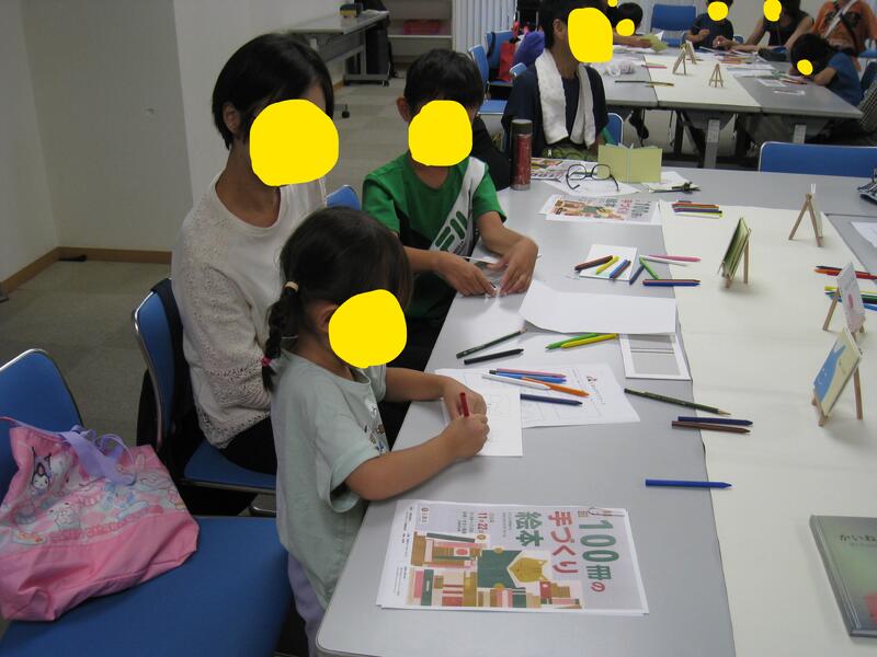 手づくり絵本ワークショップの様子