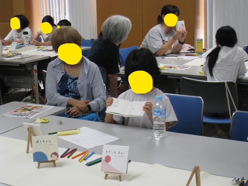 手づくり絵本ワークショップの様子