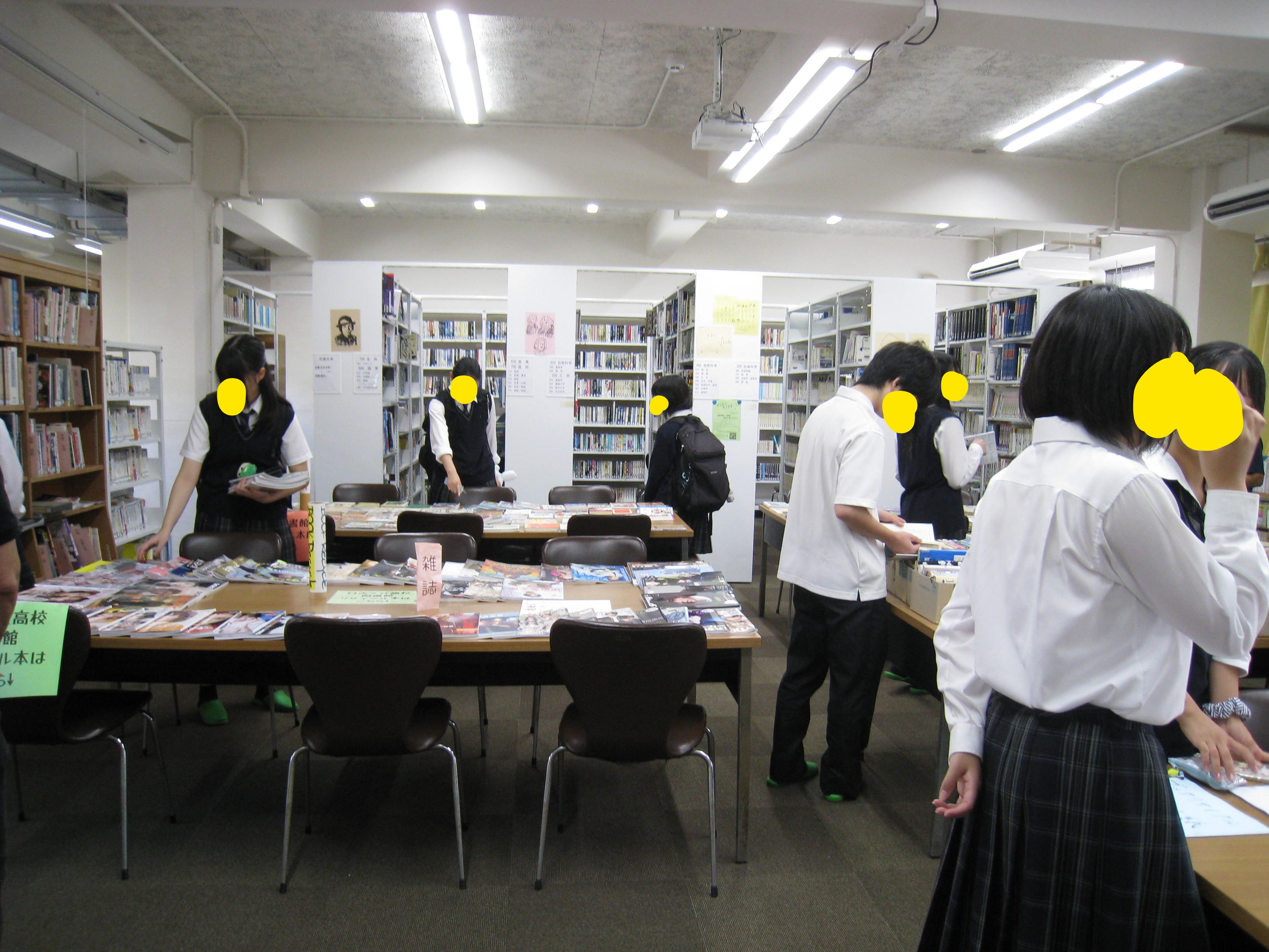 京都市日吉ケ丘高等学校文化祭のブックリサイクルの様子