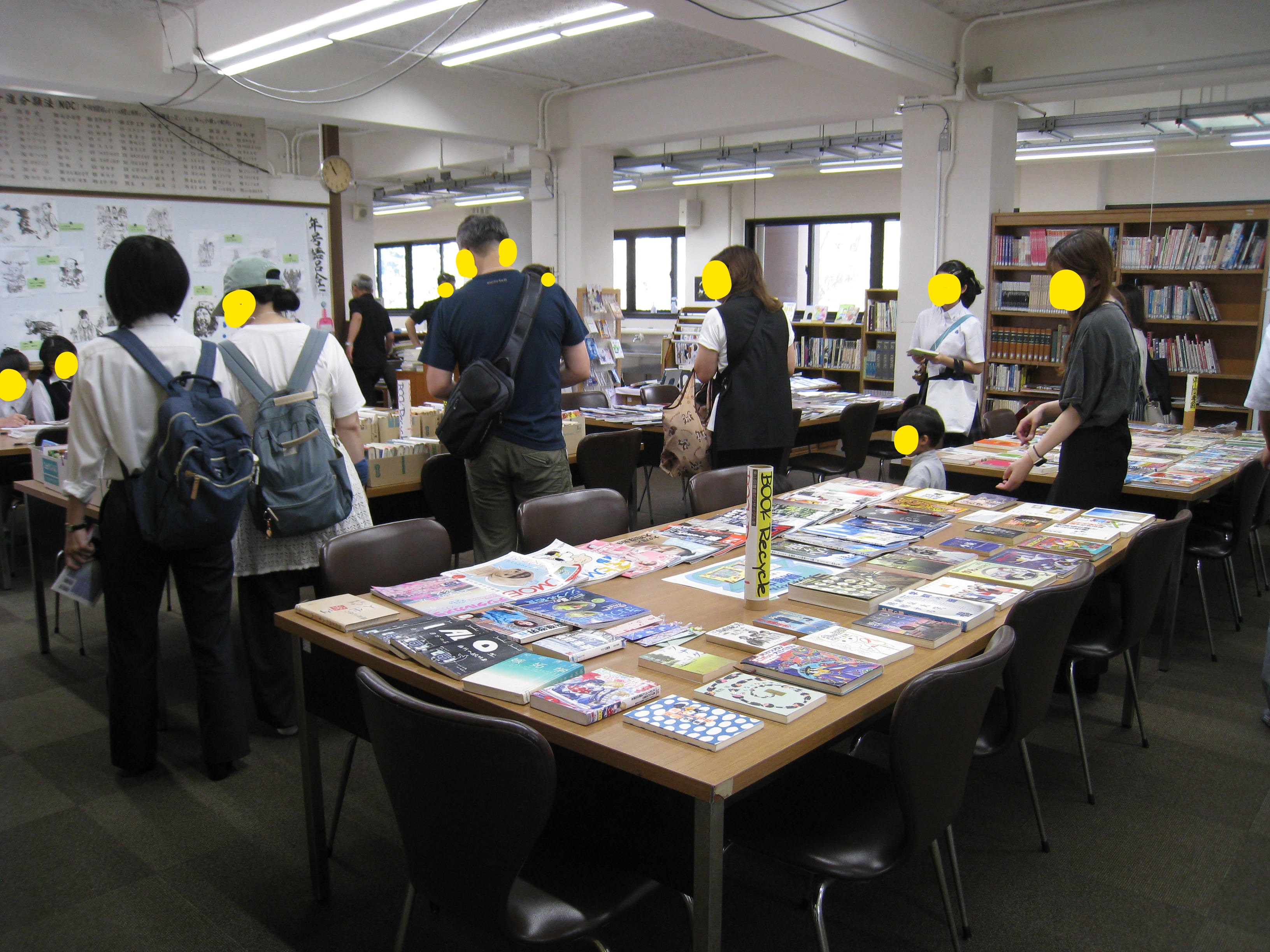 京都市日吉ケ丘高等学校文化祭のブックリサイクルの様子