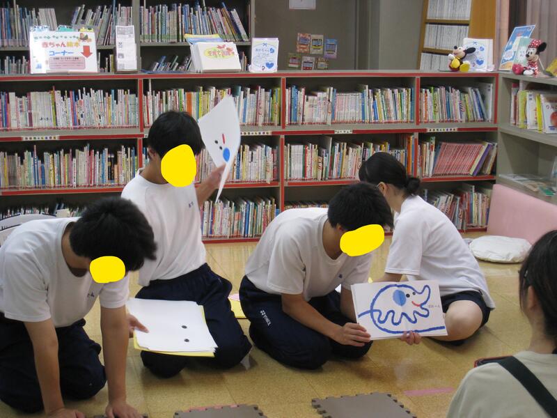 東山総合支援学校の生徒さんによるあかちゃんのおたのしみ会の様子