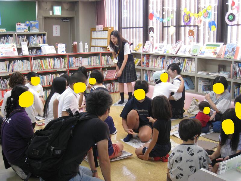 英語のおたのしみ会の様子