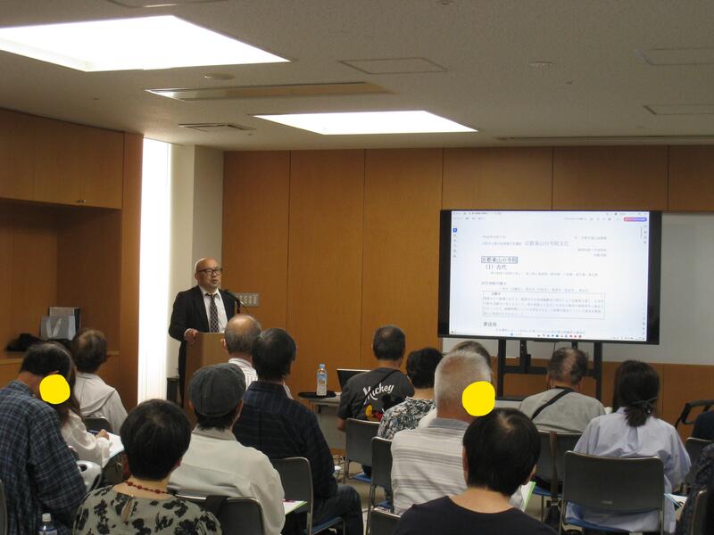 読書週間記念事業「市民講座」の様子
