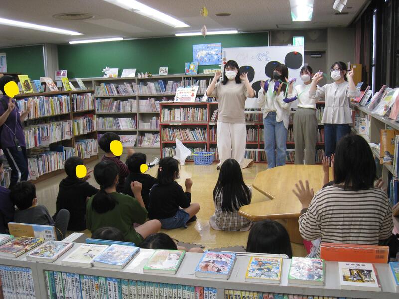おたのしみ会の様子