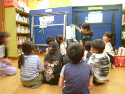 「おはなしの会」の様子