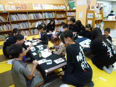 「書道ワークショップ」の様子