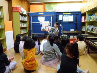 「おはなしの会」の様子