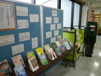 開建高校コラボ本棚の様子2