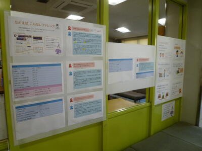 レファレンスパネル展示の様子