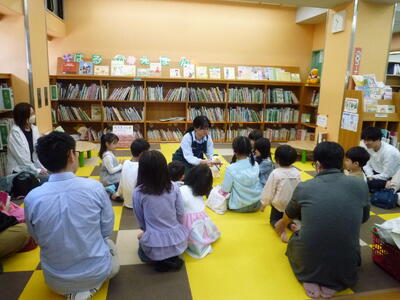 ぬいぐるみおとまり会　おはなし会の様子1