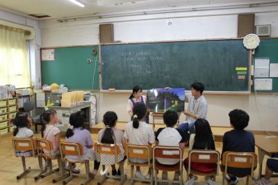 出張読み聞かせの様子
