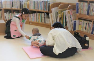 ちいさなおはなし会の様子