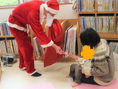 ちいさなおはなし会の様子