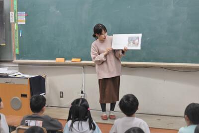 出張読み聞かせの様子