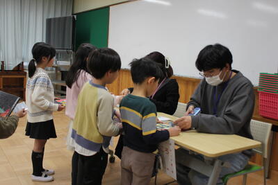 出前貸出の様子