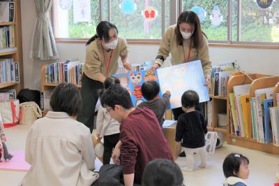 ちいさなおはなし会の様子