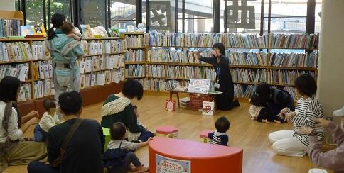 2025年10月23日赤ちゃんと絵本をひらく会写真